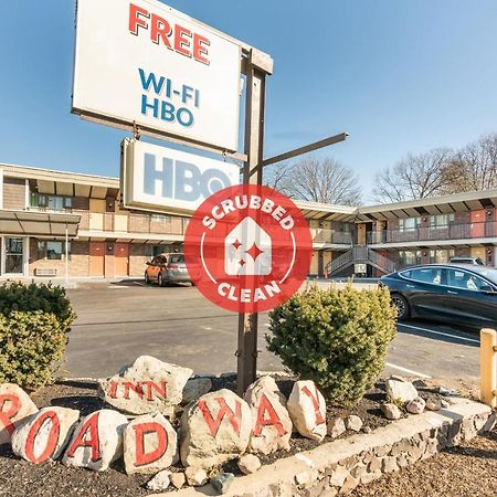 Oyo Hotel Malden Ma Broadway Dış mekan fotoğraf