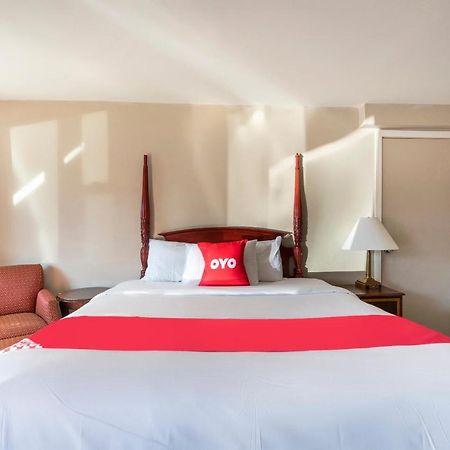 Oyo Hotel Malden Ma Broadway Dış mekan fotoğraf