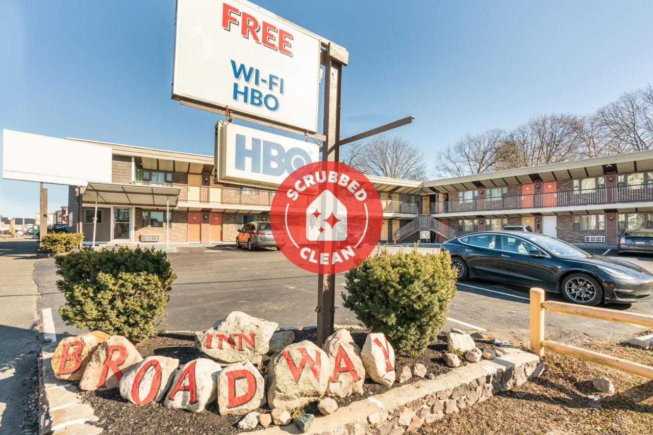 Oyo Hotel Malden Ma Broadway Dış mekan fotoğraf