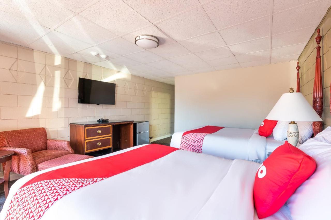 Oyo Hotel Malden Ma Broadway Dış mekan fotoğraf
