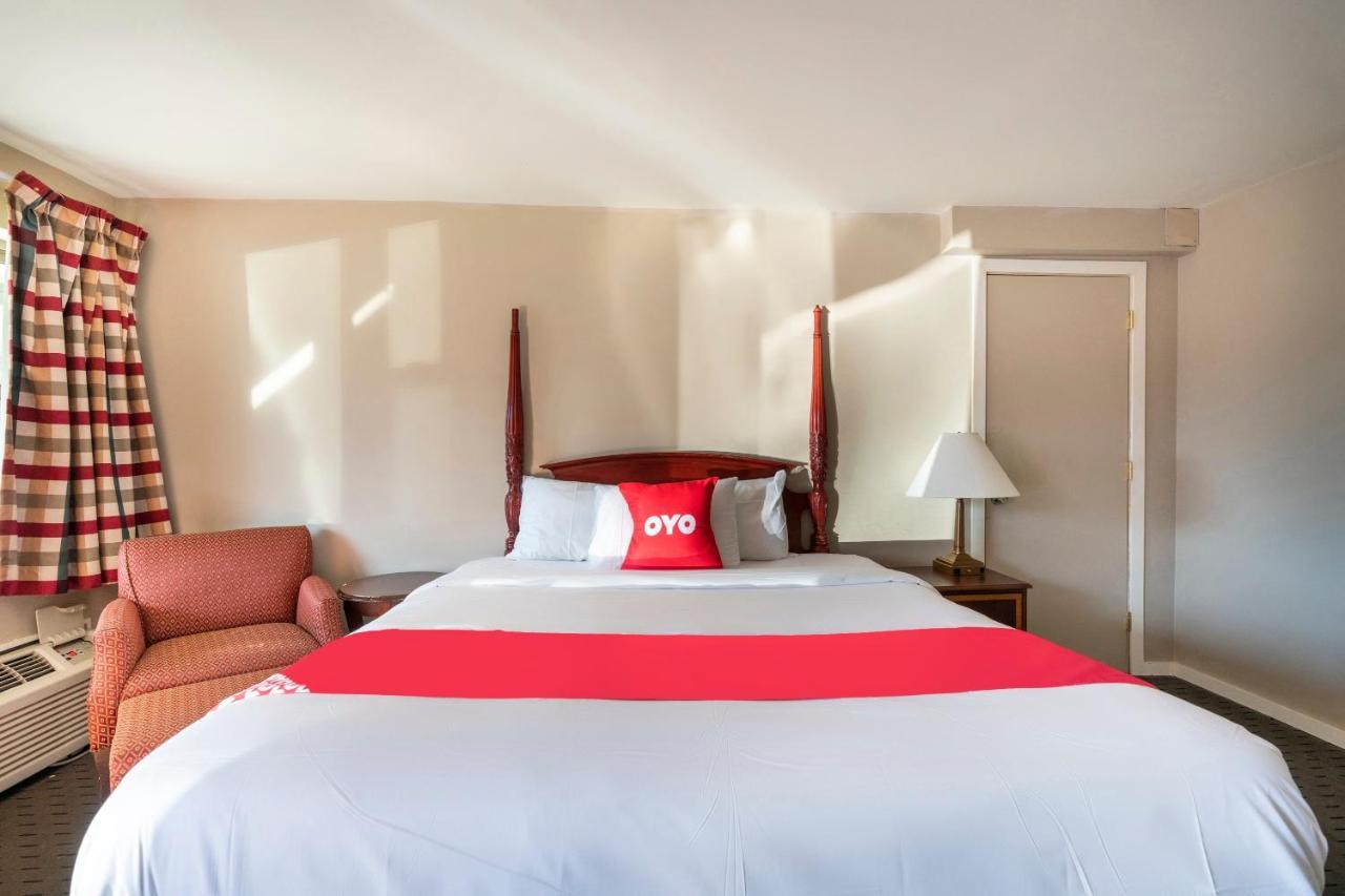 Oyo Hotel Malden Ma Broadway Dış mekan fotoğraf