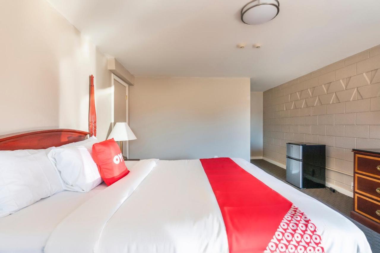 Oyo Hotel Malden Ma Broadway Dış mekan fotoğraf