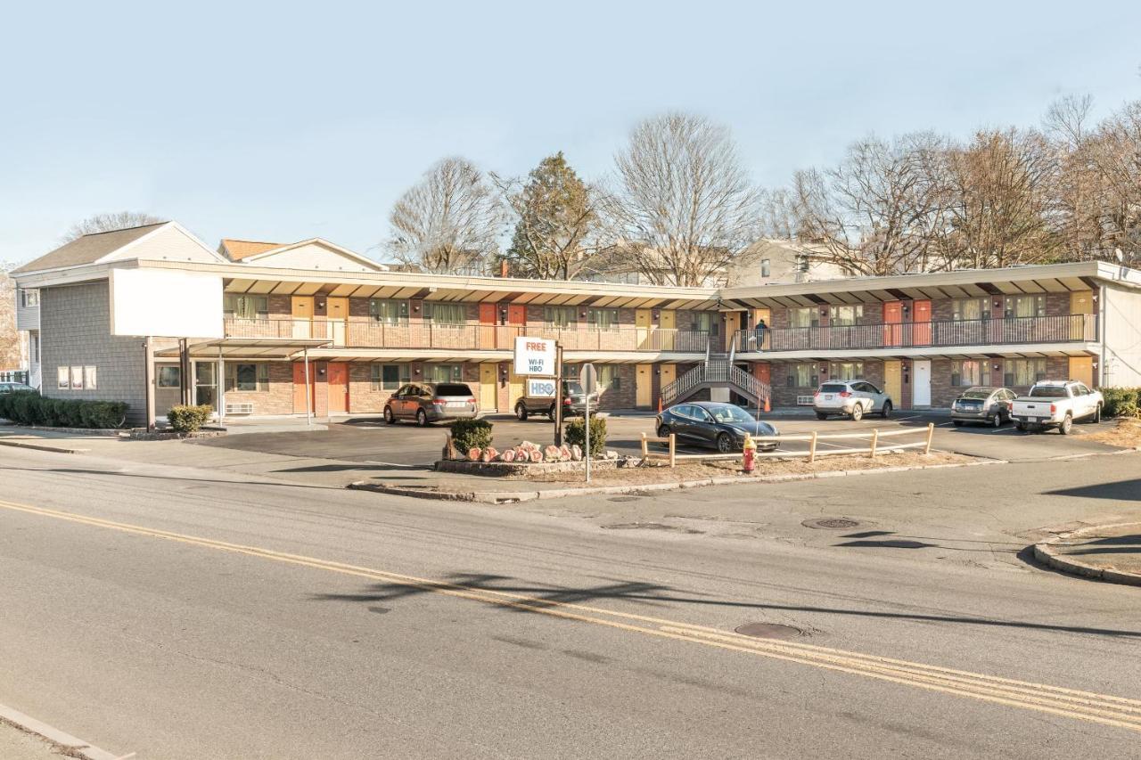 Oyo Hotel Malden Ma Broadway Dış mekan fotoğraf