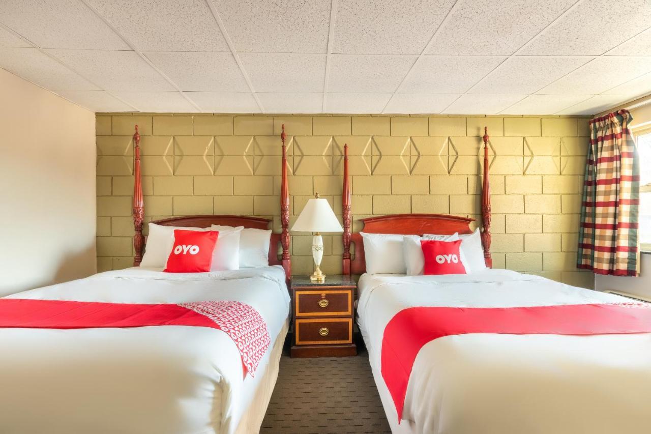 Oyo Hotel Malden Ma Broadway Dış mekan fotoğraf