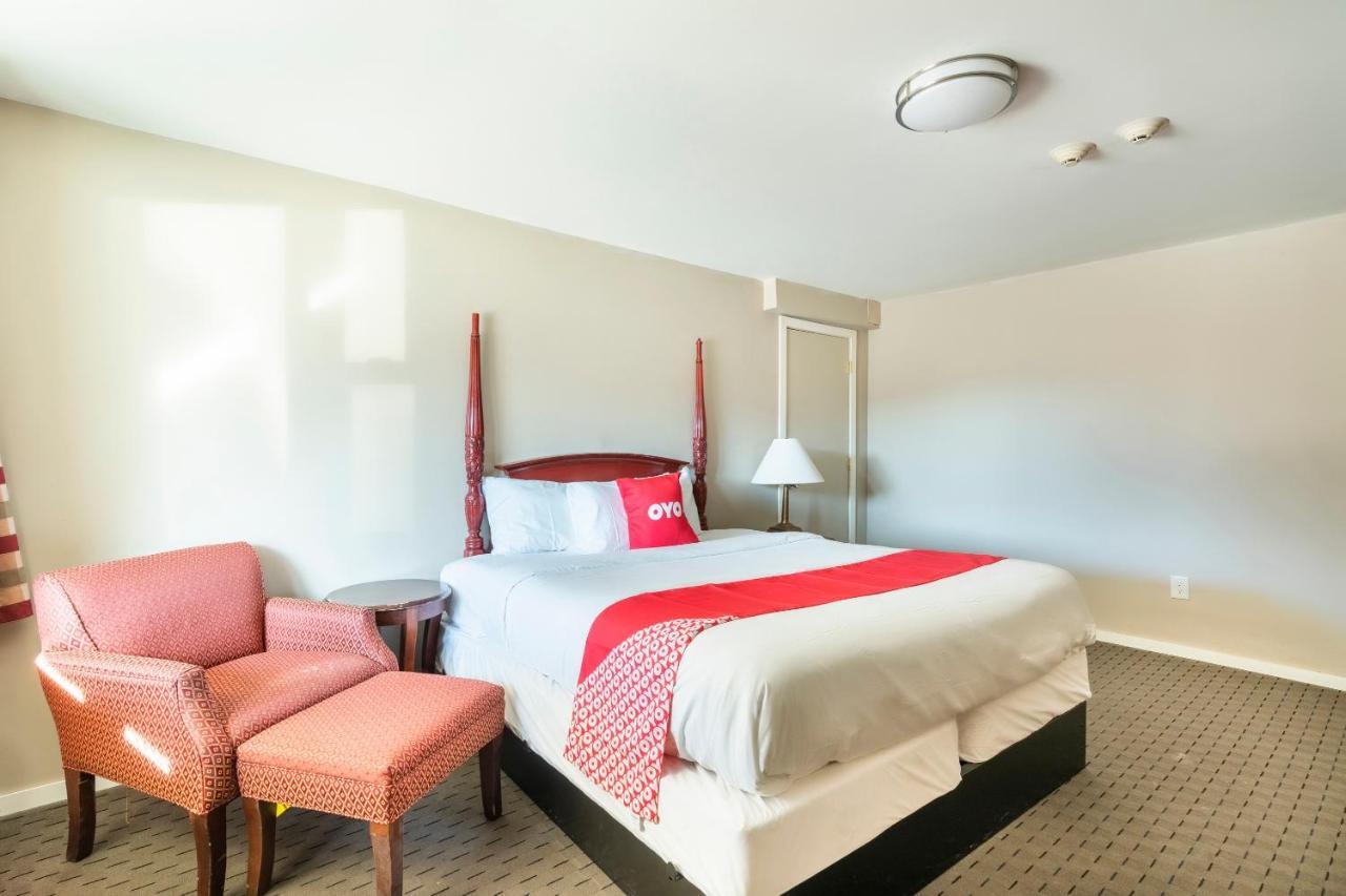 Oyo Hotel Malden Ma Broadway Dış mekan fotoğraf