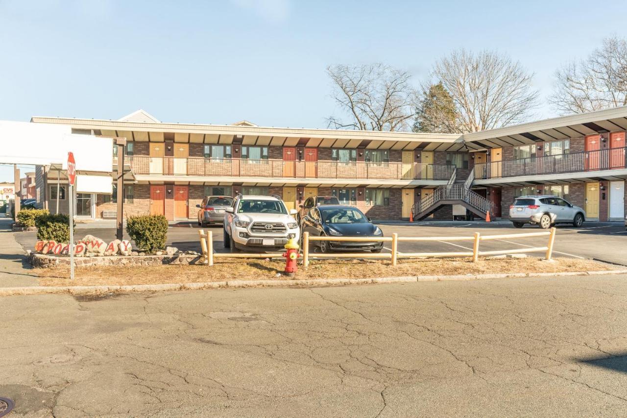 Oyo Hotel Malden Ma Broadway Dış mekan fotoğraf