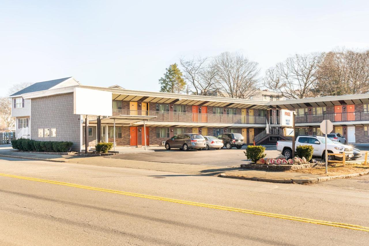 Oyo Hotel Malden Ma Broadway Dış mekan fotoğraf
