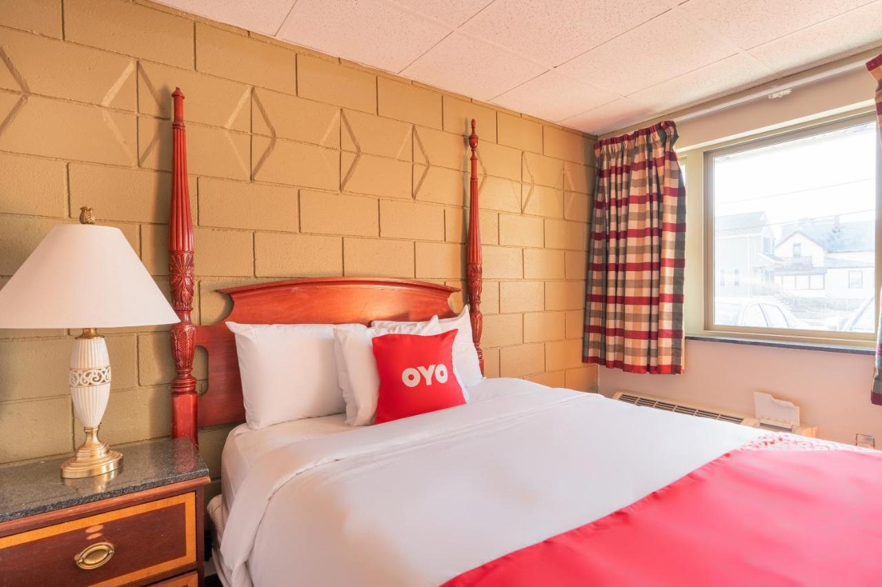 Oyo Hotel Malden Ma Broadway Dış mekan fotoğraf