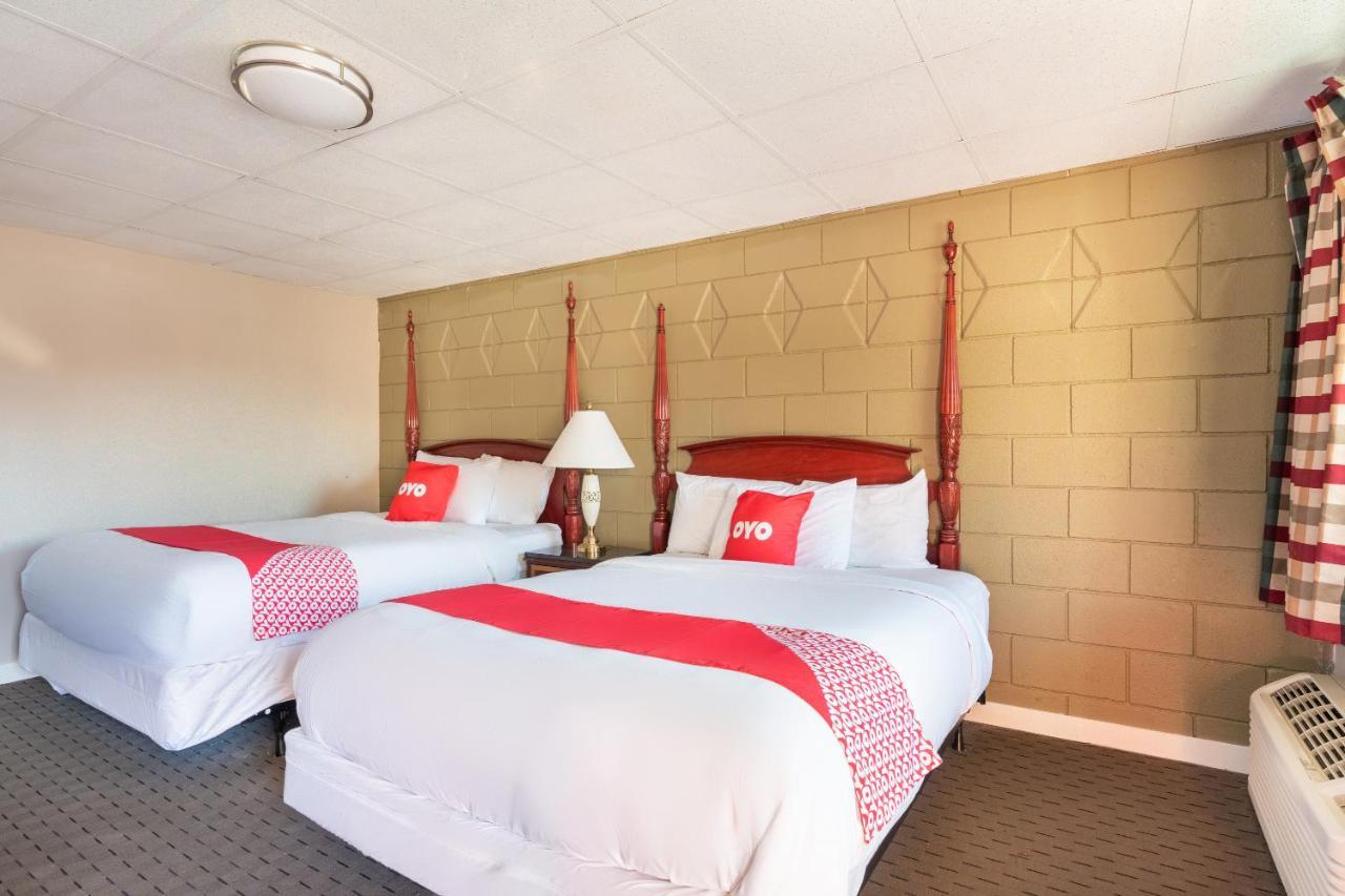 Oyo Hotel Malden Ma Broadway Dış mekan fotoğraf