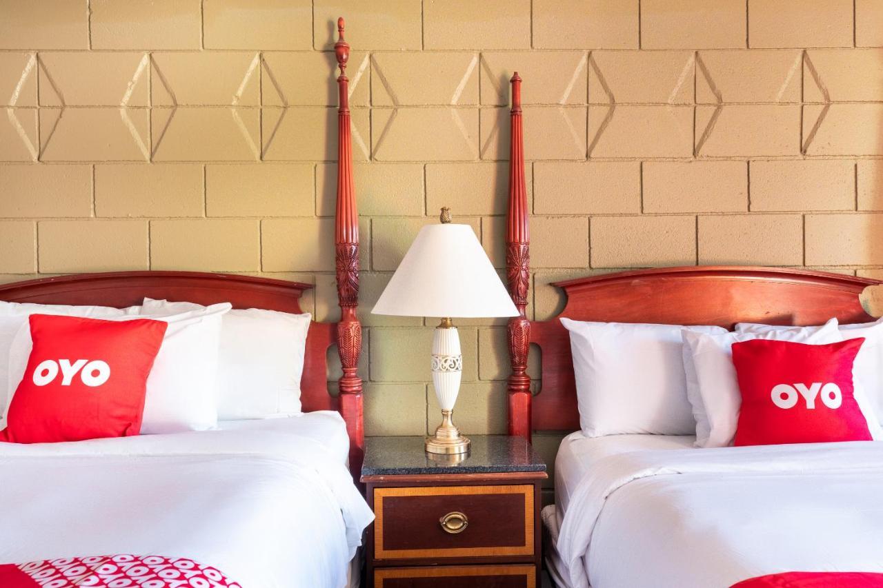 Oyo Hotel Malden Ma Broadway Dış mekan fotoğraf