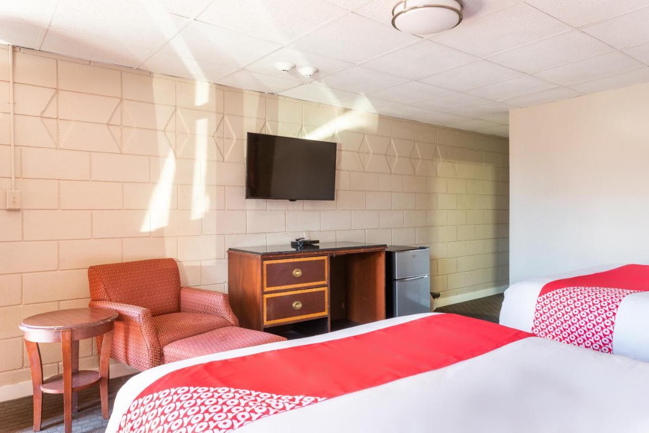 Oyo Hotel Malden Ma Broadway Dış mekan fotoğraf